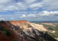 Falésias alaranjadas compõem paisagem da Serra do Espírito Santo