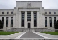 Fed mantém taxa de juros entre 5,25% e 5,5%