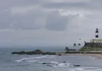 Fim de semana deve ser de céu nublado e chuvas fracas em Salvador