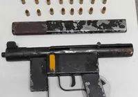 Homem é preso e comparsas autuados com submetralhadora em Jequié