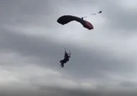 Homem morre após ser atingido por paraquedista; Vídeo mostra acidente