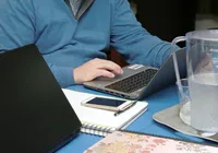 IBGE: Teletrabalho foi adotado por quase metade das indústrias em 2022