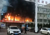 Incêndio em edifício deixa 26 mortos no norte da China