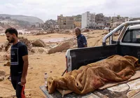 Inundações na Líbia deixam milhares de mortos e 30.000 deslocados