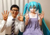 Japonês luta para oficializar casamento com cantora virtual