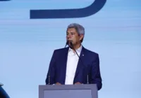 Jerônimo assina projeto de lei para isentar carros elétricos de IPVA