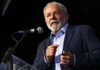 Lula anuncia auxílio de R$ 800 para desabrigados no RS