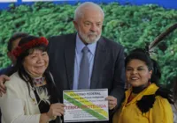 Lula assina demarcação de duas terras indígenas na Amazônia