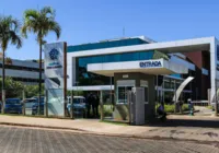 Lula permanece estável após cirurgia no quadril e já fez caminhada