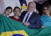 Lula recebe repatriados de Gaza e promete trazer mais famílias