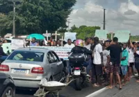 Manifestantes interditam BR-324 em protesto contra a ViaBahia