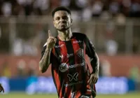 Matheusinho celebra golaço no Barradão: "Feliz por ter arriscado"