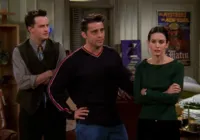 Matt LeBlanc e Courteney Cox prestam homenagem a Matthew Perry