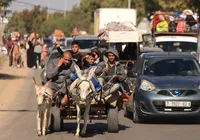 Milhares de palestinos fogem do norte de Gaza após advertência