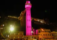 Monumentos de Salvador recebem iluminação destacando combate ao câncer