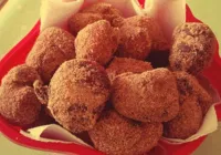 Mulher e crianças são envenenadas com bolinho de chuva “batizado”