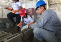 Mulheres participam de projeto de capacitação em construção civil