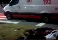 Passageiro de motocicleta morre após motorista invadir sinal vermelho