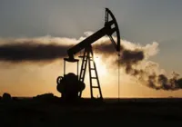 Petróleo sobe diante da aproximação do furacão Idalia