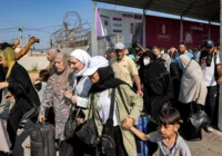 Primeiros estrangeiros deixam Gaza e seguem para o Egito