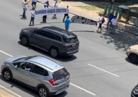 Protesto bloqueia entrada da rodoviária e provoca congestionamento