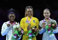 Rebeca Andrade desbanca Biles e leva o ouro na Ginástica Artística