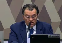 Relator lê parecer da reforma tributária na CCJ; votação é adiada