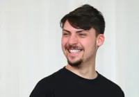 Renan Bolsonaro é confrontado com prints por relação com assessor