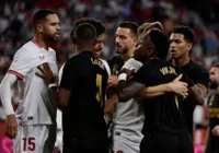 Sevilla expulsa torcedor que cometeu atos racistas contra Vini Jr.