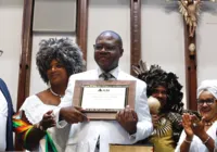 Silvio Almeida recebe título de cidadão baiano em Alba lotada