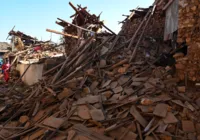 Sobe para 130 o número de mortos por terremoto no Nepal