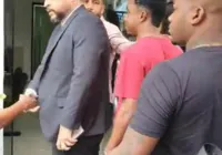Suspeitos de agredir torcedor do Vitória se apresentam à polícia