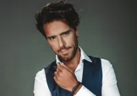 Thiago Arancam apresenta show "Tributo Três Tenores" em Salvador