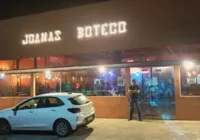 Torcedor do Vitória, dono de bar distribui cerveja a cada gol do Bahia