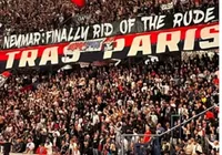 Torcedores do PSG comemoram saída de Neymar 'nos livramos do malcriado