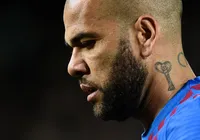 Tribunal encaminha Dani Alves a julgamento por agressão sexual