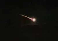 Vídeo: "Meteoro" é visto cruzando o céu no Sul do Brasil