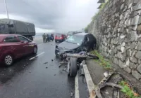Vídeo: acidente entre dois carros e moto deixa feridos na Av. Contorno