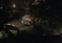 Vídeo: ônibus é incendiado após homem morrer em operação policial