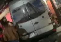 Vídeo: pai e filha são atropelados por van desgovernada no Subúrbio