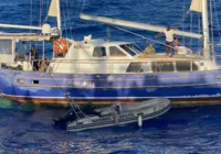 Vídeo: veleiro apreendido com 2 toneladas de haxixe chega à Base Naval