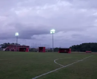 Amistoso marca nova iluminação de um dos campos do Vitória