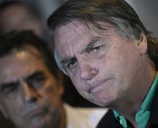 Após exames preparatórios, Bolsonaro recebe alta e deixa hospital