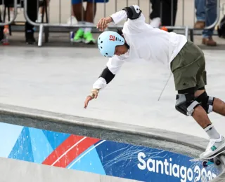 Augusto Akio é prata no skate park no Pan-Americano de Santiago