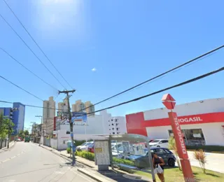 Bandidos fazem arrastão a carros e farmácia na Av. Cardeal da Silva