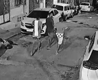 Câmera flagra bandidos invadindo casa e levando terror para família