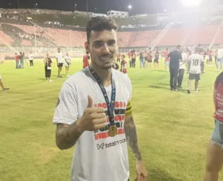 Capitão do acesso, Zeca dedica título aos funcionários do clube