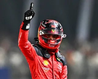 Carlos Sainz conquista pole position do Grande Prêmio de Singapura