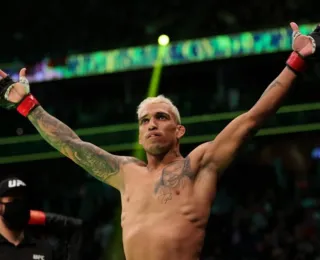 Charles Oliveira se machuca e está fora da disputa de cinturão no UFC