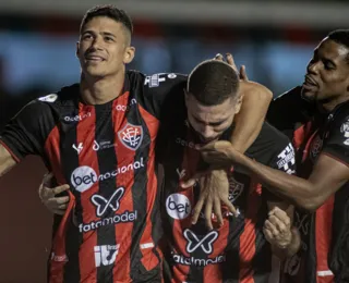 Com Osvaldo em noite de garçom, Vitória vence o Guarani no Barradão